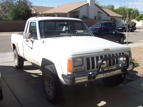 jeep comanche white 1992 2x4 I bought it about 8 months ago it's my